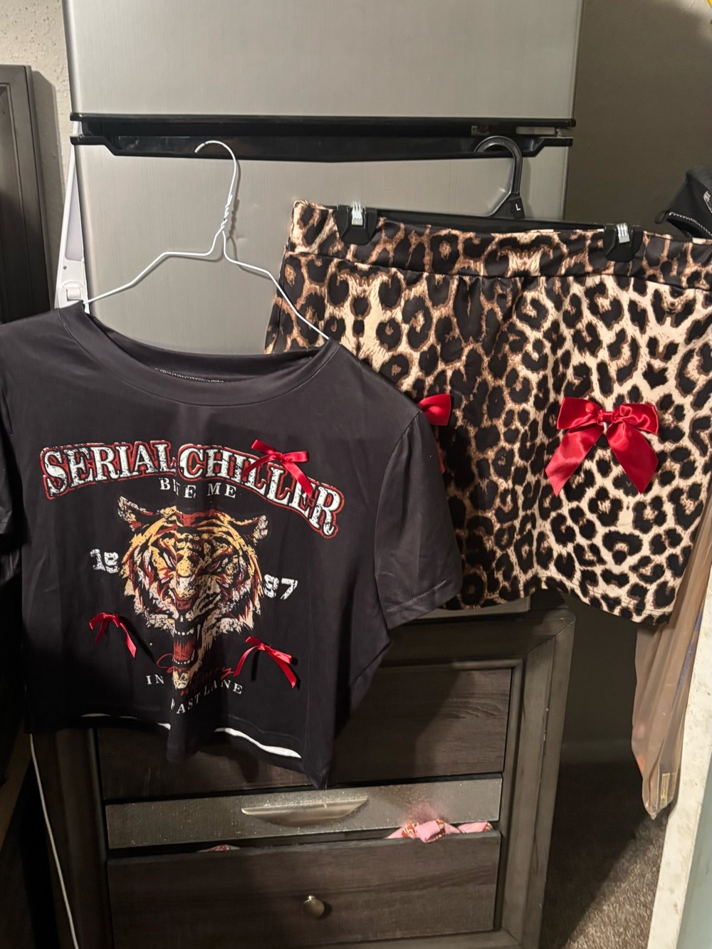 Graphic Tiger Crop Tee and Leopard Bow Shorts Set - Black & Leopard